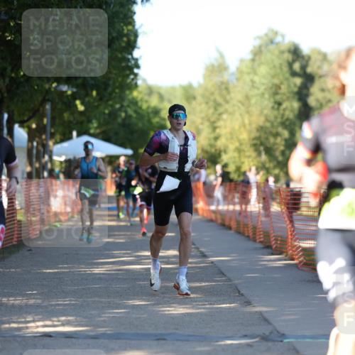 07.09.2025 - 19. Norderstedt Triathlon Michael Strokosch http://msf.ph/oto/8811969 07.09.2025 16:19:53 Laufen 546, 873, 1052, 1097, 1413, 1614, 1620 meine-sportfotos.de