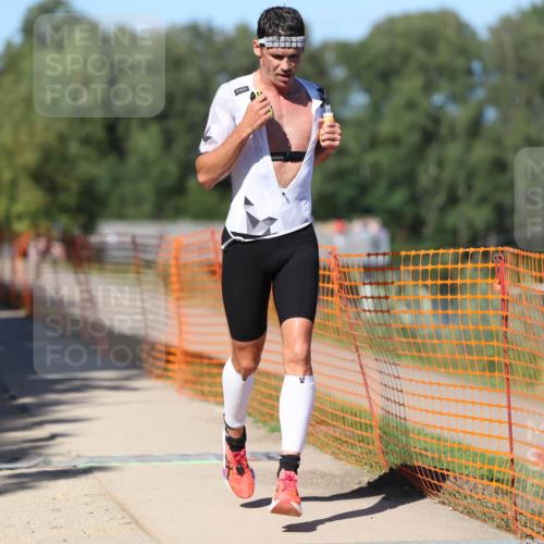 07.09.2025 - 19. Norderstedt Triathlon Michael Strokosch http://msf.ph/oto/8811983 07.09.2025 15:22:34 Laufen 364, 1501 meine-sportfotos.de