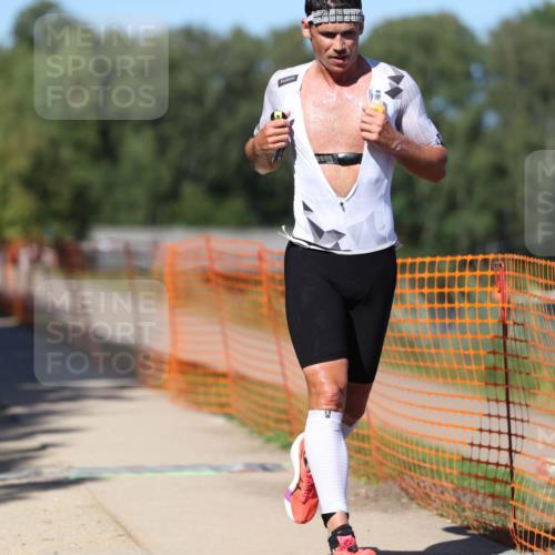 07.09.2025 - 19. Norderstedt Triathlon Michael Strokosch http://msf.ph/oto/8811992 07.09.2025 15:22:35 Laufen 364, 1501 meine-sportfotos.de