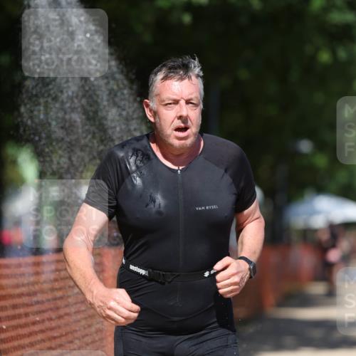 07.09.2025 - 19. Norderstedt Triathlon Michael Strokosch http://msf.ph/oto/8812091 07.09.2025 13:29:09 Laufen 706 meine-sportfotos.de