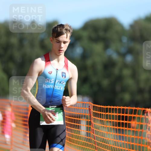 07.09.2025 - 19. Norderstedt Triathlon Michael Strokosch http://msf.ph/oto/8812482 07.09.2025 10:43:24 Laufen 676, 684 meine-sportfotos.de