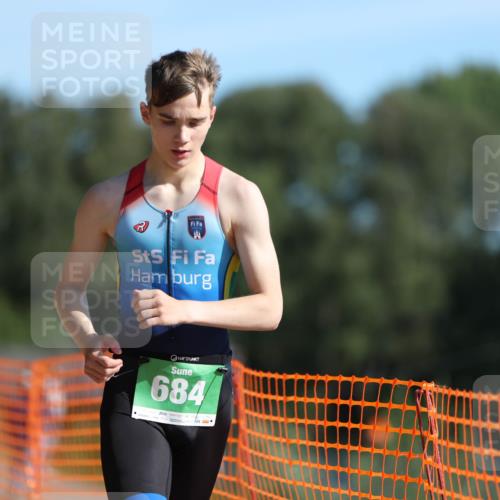 07.09.2025 - 19. Norderstedt Triathlon Michael Strokosch http://msf.ph/oto/8812491 07.09.2025 10:43:24 Laufen 676, 684 meine-sportfotos.de