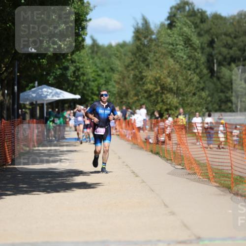 07.09.2025 - 19. Norderstedt Triathlon Michael Strokosch http://msf.ph/oto/8812533 07.09.2025 13:29:46 Laufen 315, 321 meine-sportfotos.de