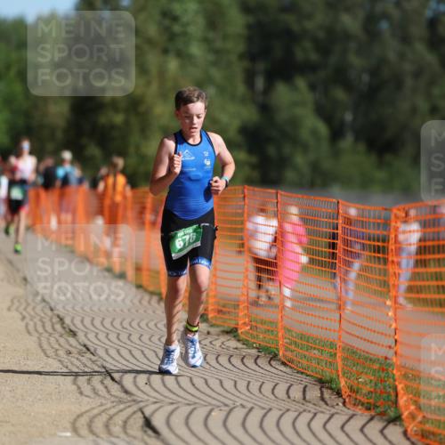 07.09.2025 - 19. Norderstedt Triathlon Michael Strokosch http://msf.ph/oto/8812556 07.09.2025 10:43:27 Laufen 676, 684 meine-sportfotos.de