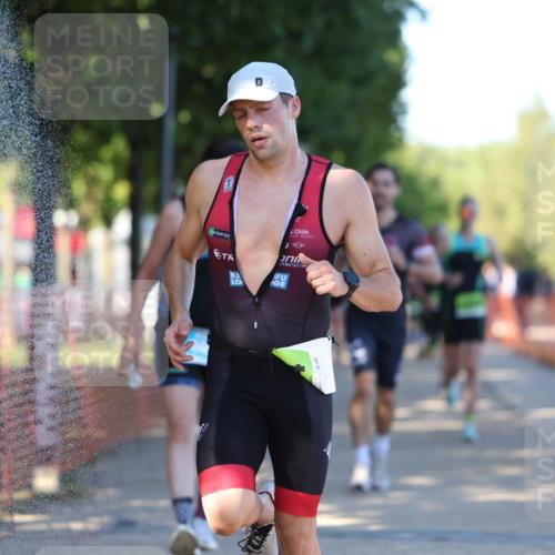 07.09.2025 - 19. Norderstedt Triathlon Michael Strokosch http://msf.ph/oto/8812576 07.09.2025 16:21:38 Laufen 365, 490, 504, 522, 541, 1089, 1411 meine-sportfotos.de