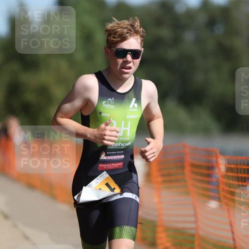 07.09.2025 - 19. Norderstedt Triathlon Michael Strokosch http://msf.ph/oto/8812700 07.09.2025 11:42:05 Laufen 200, 1164, 1180 meine-sportfotos.de