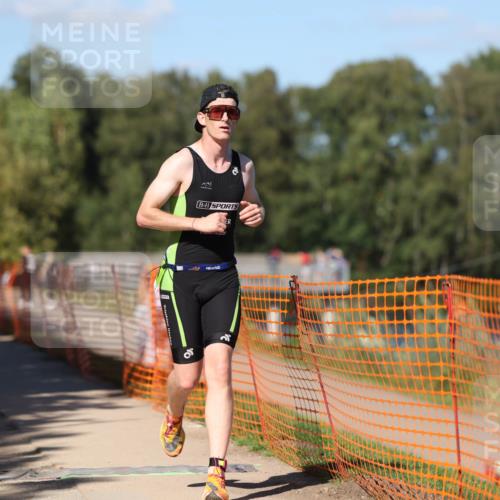 07.09.2025 - 19. Norderstedt Triathlon Michael Strokosch http://msf.ph/oto/8812780 07.09.2025 15:25:14 Laufen 995 meine-sportfotos.de