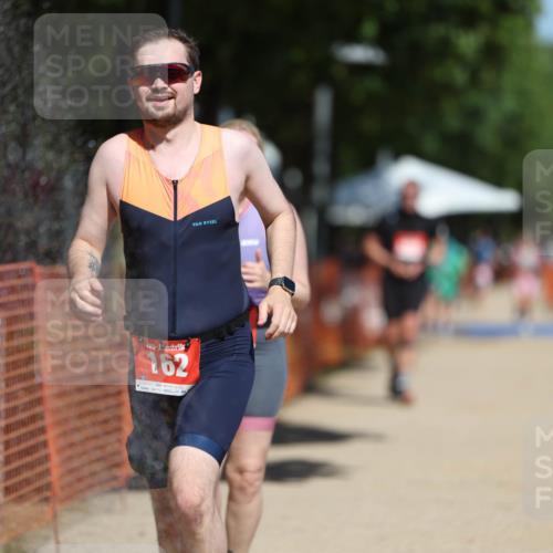 07.09.2025 - 19. Norderstedt Triathlon Michael Strokosch http://msf.ph/oto/8812861 07.09.2025 12:51:25 Laufen 162, 163, 761 meine-sportfotos.de