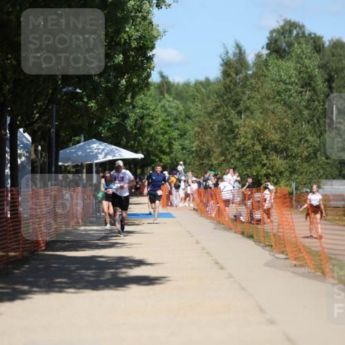 07.09.2025 - 19. Norderstedt Triathlon Michael Strokosch http://msf.ph/oto/8813064 07.09.2025 13:30:37 Laufen 217 meine-sportfotos.de