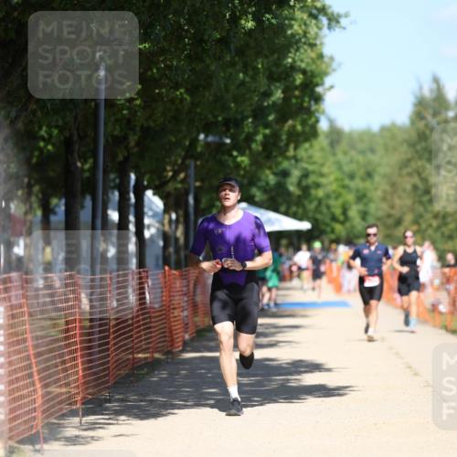 07.09.2025 - 19. Norderstedt Triathlon Michael Strokosch http://msf.ph/oto/8813295 07.09.2025 13:31:15 Laufen 298 meine-sportfotos.de