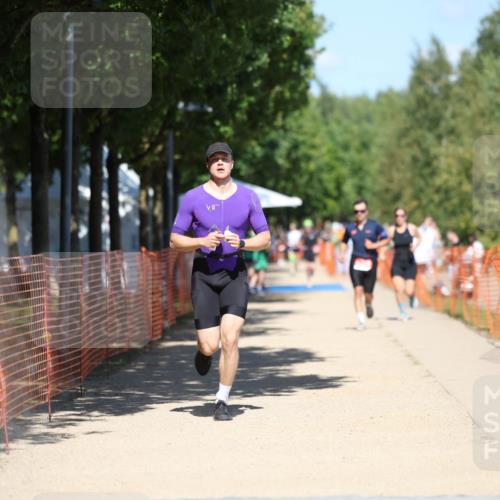 07.09.2025 - 19. Norderstedt Triathlon Michael Strokosch http://msf.ph/oto/8813300 07.09.2025 13:31:15 Laufen 298 meine-sportfotos.de