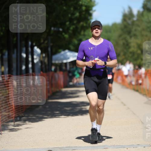 07.09.2025 - 19. Norderstedt Triathlon Michael Strokosch http://msf.ph/oto/8813312 07.09.2025 13:31:17 Laufen 298, 1354 meine-sportfotos.de