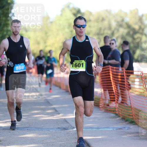 07.09.2025 - 19. Norderstedt Triathlon Michael Strokosch http://msf.ph/oto/8813428 07.09.2025 16:24:00 Laufen 889, 945, 950, 1085, 1574, 1601 meine-sportfotos.de