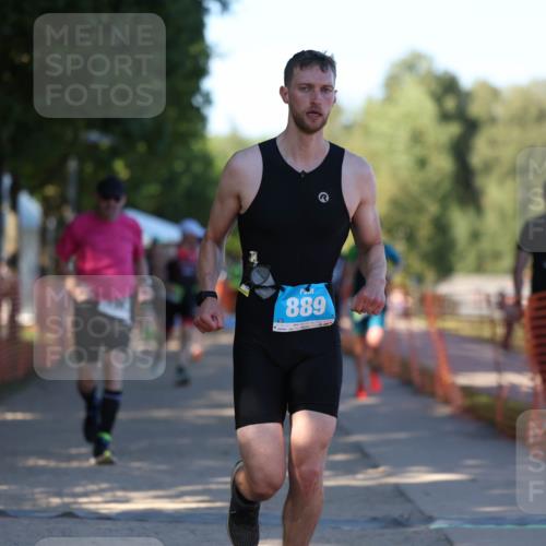 07.09.2025 - 19. Norderstedt Triathlon Michael Strokosch http://msf.ph/oto/8813435 07.09.2025 16:24:01 Laufen 889, 945, 950, 1085, 1551, 1574, 1601 meine-sportfotos.de
