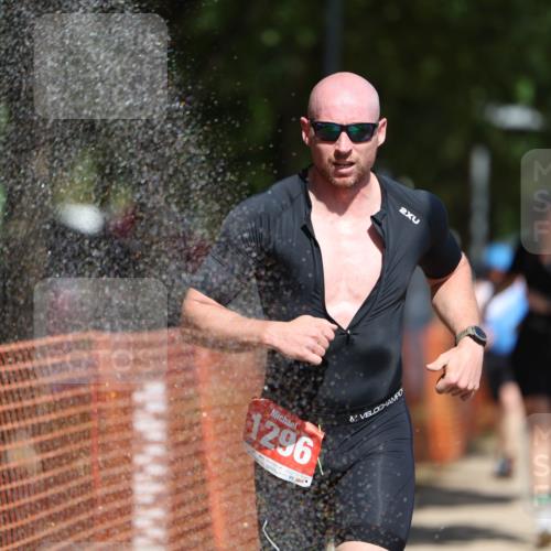 07.09.2025 - 19. Norderstedt Triathlon Michael Strokosch http://msf.ph/oto/8813441 07.09.2025 12:52:13 Laufen 218, 282, 856, 1296 meine-sportfotos.de