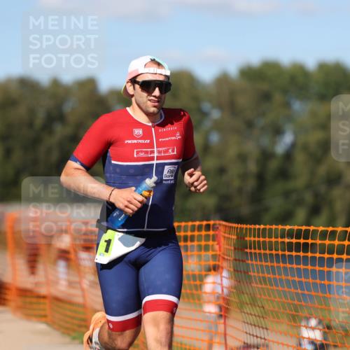 07.09.2025 - 19. Norderstedt Triathlon Michael Strokosch http://msf.ph/oto/8813466 07.09.2025 15:27:30 Laufen 1471, 1496, 1505 meine-sportfotos.de