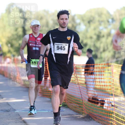 07.09.2025 - 19. Norderstedt Triathlon Michael Strokosch http://msf.ph/oto/8813480 07.09.2025 16:24:07 Laufen 945, 950, 1085, 1551, 1552, 1574, 1580 meine-sportfotos.de