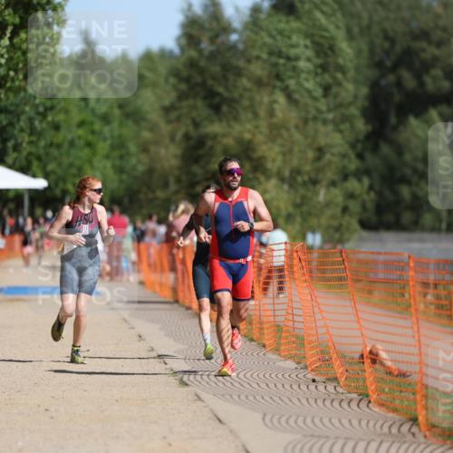 07.09.2025 - 19. Norderstedt Triathlon Michael Strokosch http://msf.ph/oto/8813752 07.09.2025 11:43:15 Laufen 238, 1182, 1227 meine-sportfotos.de