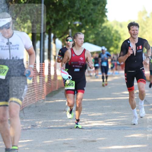 07.09.2025 - 19. Norderstedt Triathlon Michael Strokosch http://msf.ph/oto/8813908 07.09.2025 16:26:04 Laufen 520, 530, 916, 1051, 1056, 1065, 1107 meine-sportfotos.de