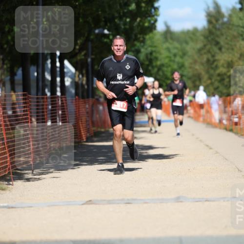 07.09.2025 - 19. Norderstedt Triathlon Michael Strokosch http://msf.ph/oto/8813977 07.09.2025 13:33:24 Laufen 1317 meine-sportfotos.de