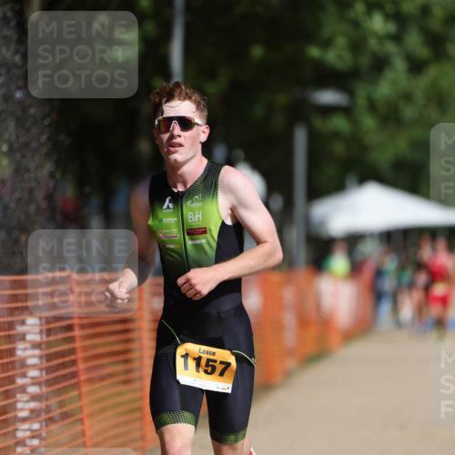 07.09.2025 - 19. Norderstedt Triathlon Michael Strokosch http://msf.ph/oto/8814076 07.09.2025 11:43:40 Laufen 1157, 1390 meine-sportfotos.de