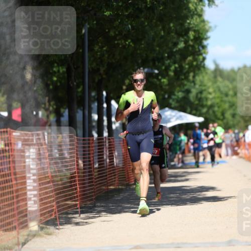 07.09.2025 - 19. Norderstedt Triathlon Michael Strokosch http://msf.ph/oto/8814124 07.09.2025 13:33:45 Laufen 275, 707, 1352 meine-sportfotos.de