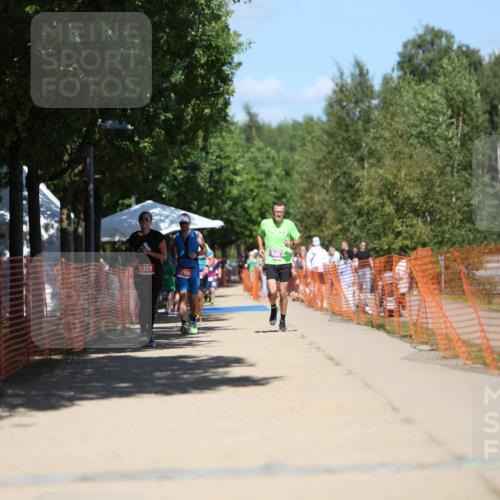 07.09.2025 - 19. Norderstedt Triathlon Michael Strokosch http://msf.ph/oto/8814191 07.09.2025 13:33:51 Laufen 275, 707, 1352 meine-sportfotos.de
