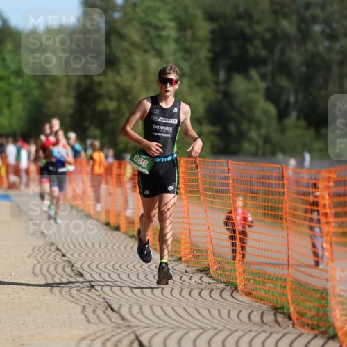 07.09.2025 - 19. Norderstedt Triathlon Michael Strokosch http://msf.ph/oto/8814399 07.09.2025 10:45:20 Laufen 70, 114, 668 meine-sportfotos.de