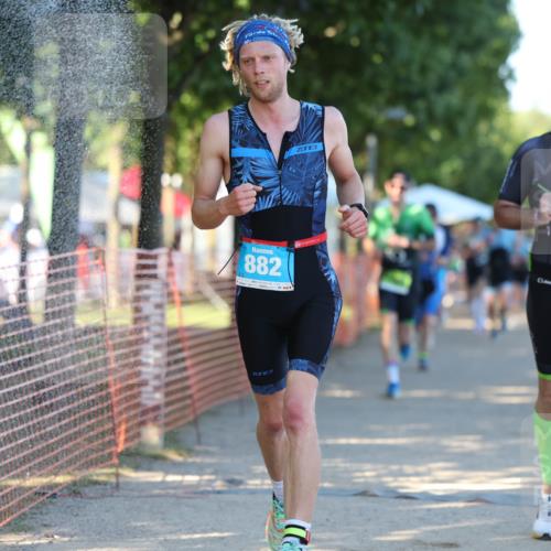 07.09.2025 - 19. Norderstedt Triathlon Michael Strokosch http://msf.ph/oto/8814546 07.09.2025 16:27:57 Laufen 406, 515, 882, 883, 1057, 1604 meine-sportfotos.de