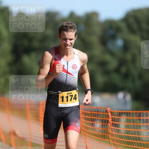07.09.2025 - 19. Norderstedt Triathlon Michael Strokosch http://msf.ph/oto/8814615 07.09.2025 11:44:02 Laufen 1174, 1176 meine-sportfotos.de