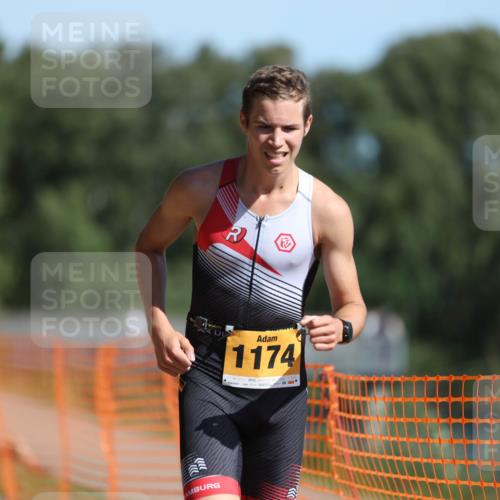 07.09.2025 - 19. Norderstedt Triathlon Michael Strokosch http://msf.ph/oto/8814622 07.09.2025 11:44:02 Laufen 1174, 1176 meine-sportfotos.de