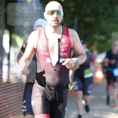 07.09.2025 - 19. Norderstedt Triathlon Michael Strokosch http://msf.ph/oto/8814624 07.09.2025 16:28:10 Laufen 487, 507, 909, 947, 1105, 1422, 1554, 1560, 1575 meine-sportfotos.de