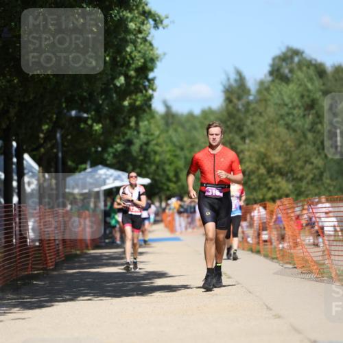 07.09.2025 - 19. Norderstedt Triathlon Michael Strokosch http://msf.ph/oto/8814666 07.09.2025 13:35:02 Laufen 316, 1298 meine-sportfotos.de