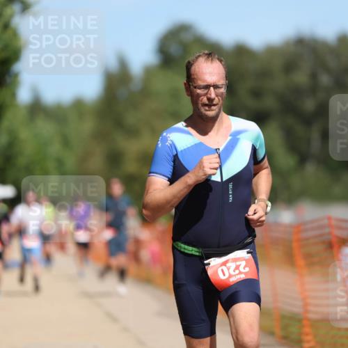 07.09.2025 - 19. Norderstedt Triathlon Michael Strokosch http://msf.ph/oto/8814826 07.09.2025 12:55:34 Laufen 220, 811 meine-sportfotos.de