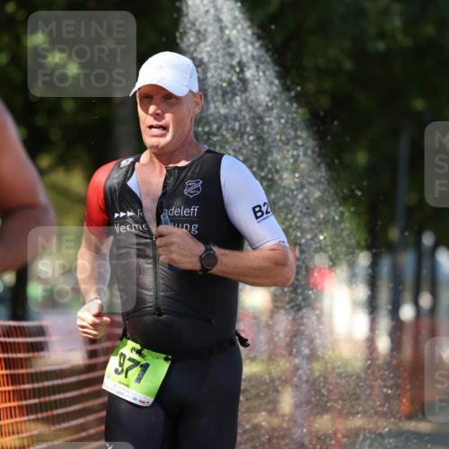 07.09.2025 - 19. Norderstedt Triathlon Michael Strokosch http://msf.ph/oto/8814986 07.09.2025 15:31:33 Laufen 400 meine-sportfotos.de