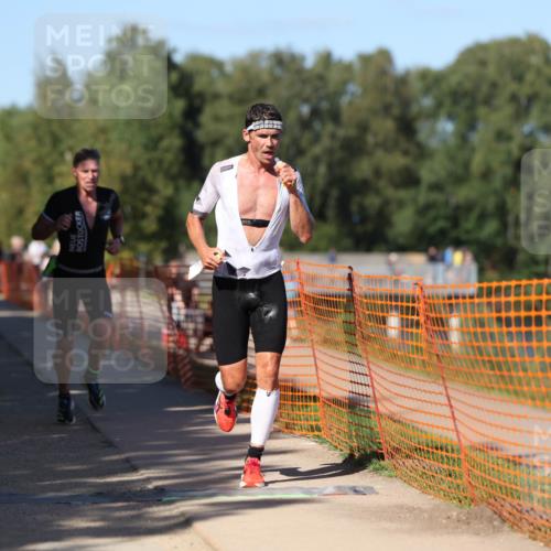 07.09.2025 - 19. Norderstedt Triathlon Michael Strokosch http://msf.ph/oto/8815053 07.09.2025 15:32:07 Laufen 1501 meine-sportfotos.de