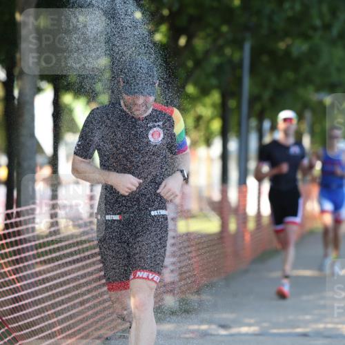 07.09.2025 - 19. Norderstedt Triathlon Michael Strokosch http://msf.ph/oto/8815130 07.09.2025 16:29:37 Laufen 496, 544, 1550, 1593, 1595 meine-sportfotos.de