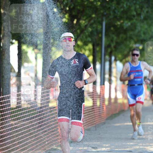 07.09.2025 - 19. Norderstedt Triathlon Michael Strokosch http://msf.ph/oto/8815141 07.09.2025 16:29:38 Laufen 496, 544, 1550, 1595 meine-sportfotos.de