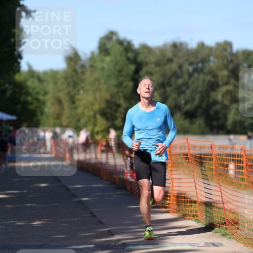 07.09.2025 - 19. Norderstedt Triathlon Michael Strokosch http://msf.ph/oto/8815153 07.09.2025 15:32:16 Laufen 373, 863, 1459 meine-sportfotos.de