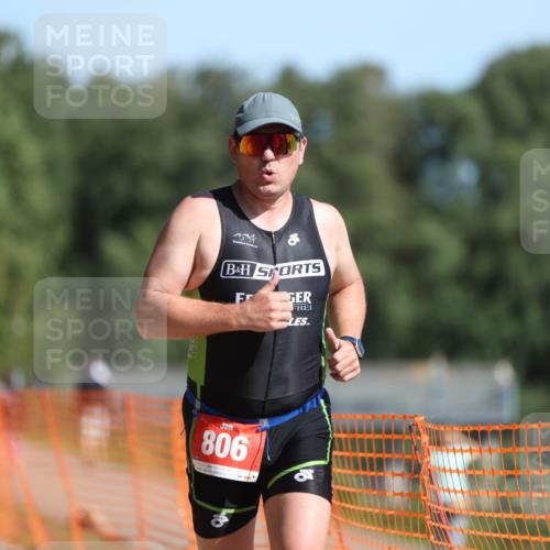07.09.2025 - 19. Norderstedt Triathlon Michael Strokosch http://msf.ph/oto/8815219 07.09.2025 11:44:49 Laufen 806, 1210 meine-sportfotos.de