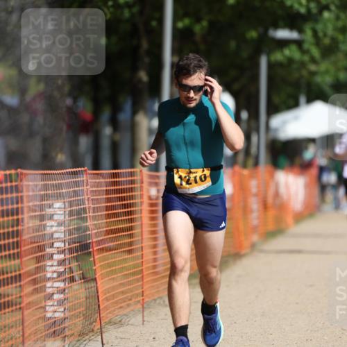 07.09.2025 - 19. Norderstedt Triathlon Michael Strokosch http://msf.ph/oto/8815281 07.09.2025 11:44:52 Laufen 806, 1210, 1274 meine-sportfotos.de