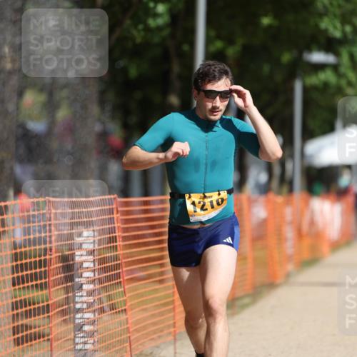 07.09.2025 - 19. Norderstedt Triathlon Michael Strokosch http://msf.ph/oto/8815287 07.09.2025 11:44:52 Laufen 806, 1210, 1274 meine-sportfotos.de
