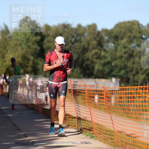 07.09.2025 - 19. Norderstedt Triathlon Michael Strokosch http://msf.ph/oto/8815330 07.09.2025 15:32:45 Laufen 444, 960, 1019 meine-sportfotos.de