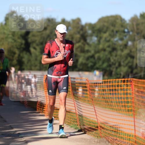 07.09.2025 - 19. Norderstedt Triathlon Michael Strokosch http://msf.ph/oto/8815338 07.09.2025 15:32:46 Laufen 960, 1019 meine-sportfotos.de