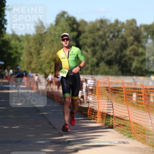 07.09.2025 - 19. Norderstedt Triathlon Michael Strokosch http://msf.ph/oto/8815381 07.09.2025 15:32:49 Laufen 960, 1019 meine-sportfotos.de