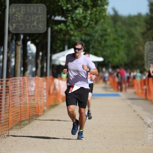 07.09.2025 - 19. Norderstedt Triathlon Michael Strokosch http://msf.ph/oto/8815383 07.09.2025 11:44:56 Laufen 300, 1210, 1274 meine-sportfotos.de