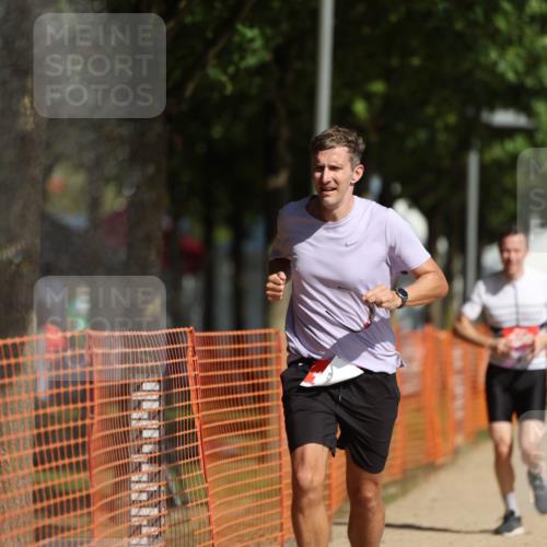 07.09.2025 - 19. Norderstedt Triathlon Michael Strokosch http://msf.ph/oto/8815416 07.09.2025 11:44:58 Laufen 300, 1274 meine-sportfotos.de