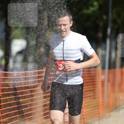 07.09.2025 - 19. Norderstedt Triathlon Michael Strokosch http://msf.ph/oto/8815497 07.09.2025 11:45:02 Laufen 300, 1274 meine-sportfotos.de
