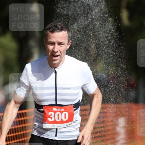 07.09.2025 - 19. Norderstedt Triathlon Michael Strokosch http://msf.ph/oto/8815527 07.09.2025 11:45:03 Laufen 300, 1274 meine-sportfotos.de