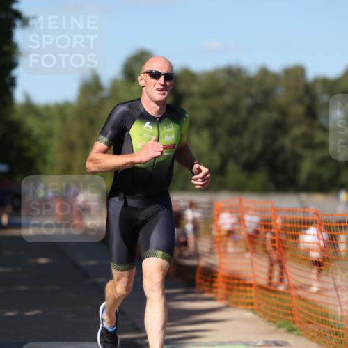 07.09.2025 - 19. Norderstedt Triathlon Michael Strokosch http://msf.ph/oto/8815531 07.09.2025 15:33:08 Laufen 1483 meine-sportfotos.de